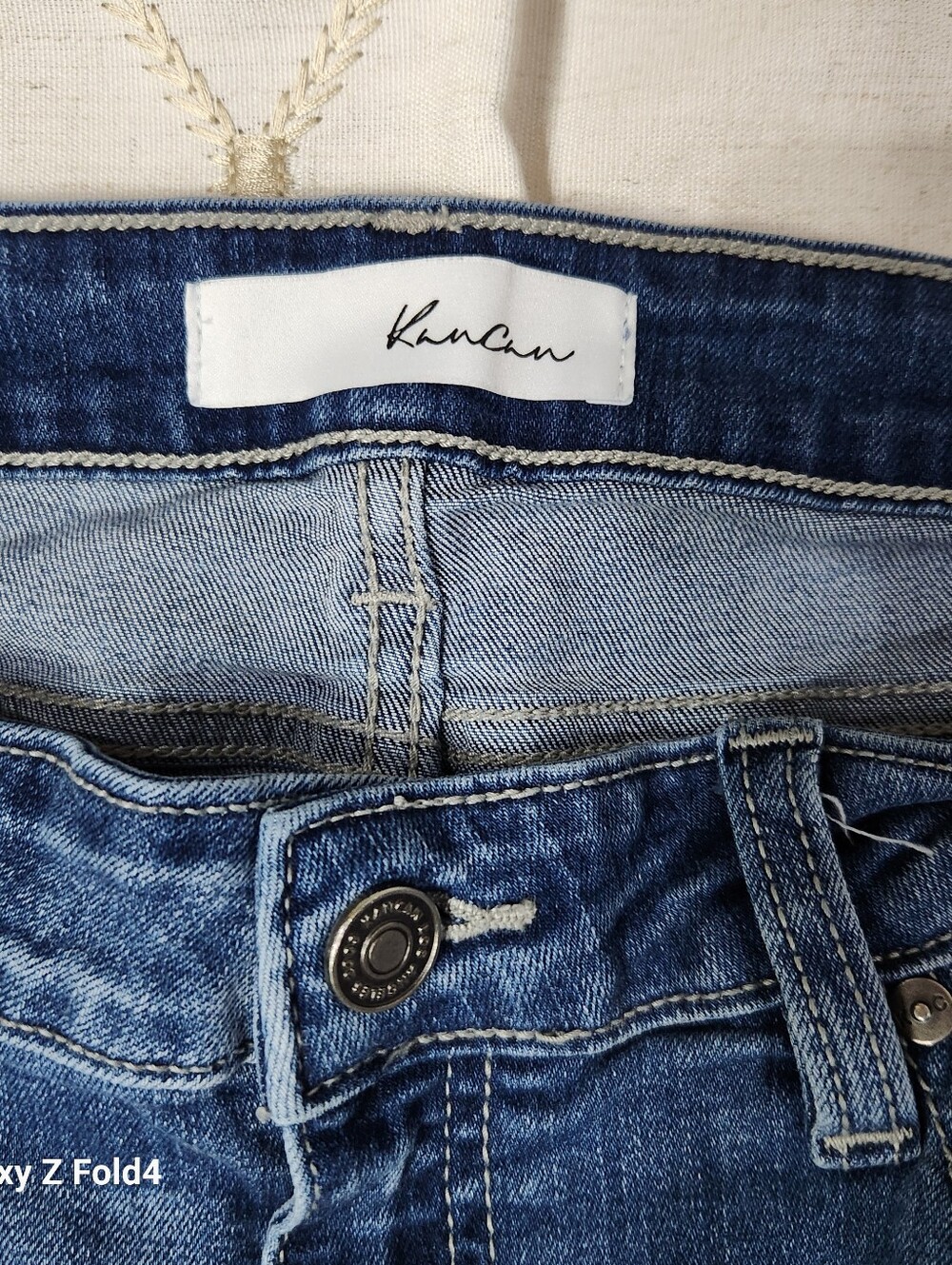 KanCan Distressed Skinny Jeans Medium Dark Wash Stretch Size 27 Waist 5/6 EUC - Picture 2 of 7